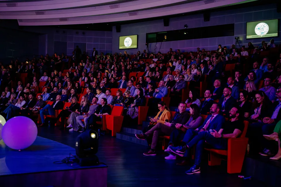 Fotografie z firemní konference – zákulisí event reportáže