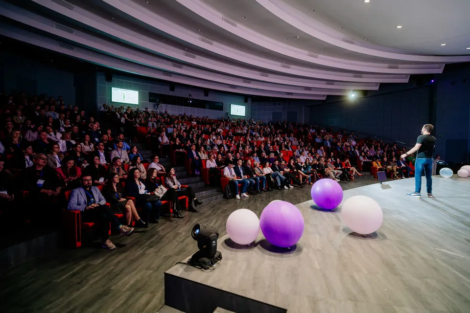 Eventová fotografie z firemní konference